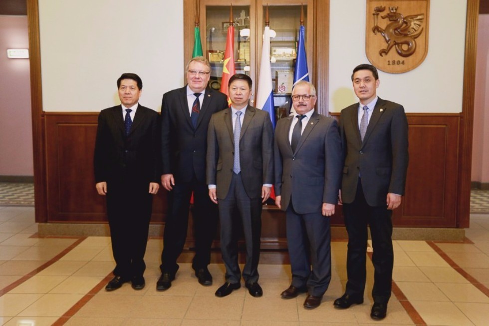 Delegation from the Central Committee of the Communist Party of China Made a Visit