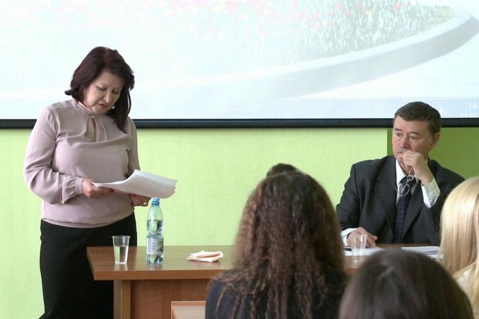 'Изучая новые языки, общаясь и обучая им других людей, мы служим делу мира' 'Изучая новые языки, общаясь и обучая им других людей, мы служим делу мира'