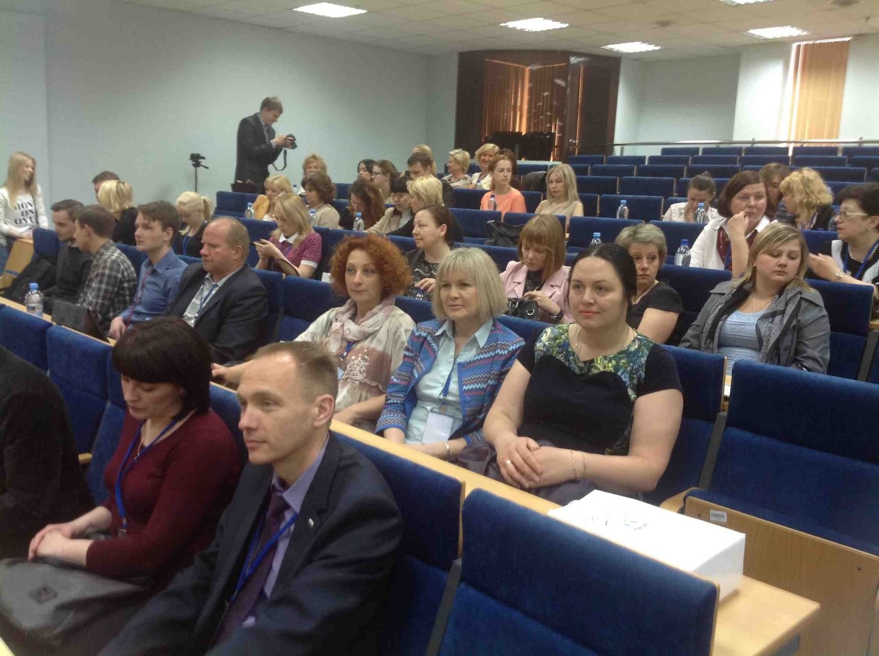 Расширяется география социализации молодежи Расширяется география социализации молодежи