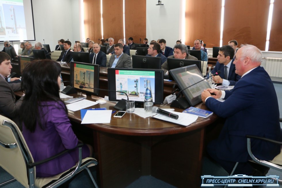 Рустам Минниханов: 'Наша стратегическая цель - это диверсификация экономики' Рустам Минниханов: 'Наша стратегическая цель - это диверсификация экономики'