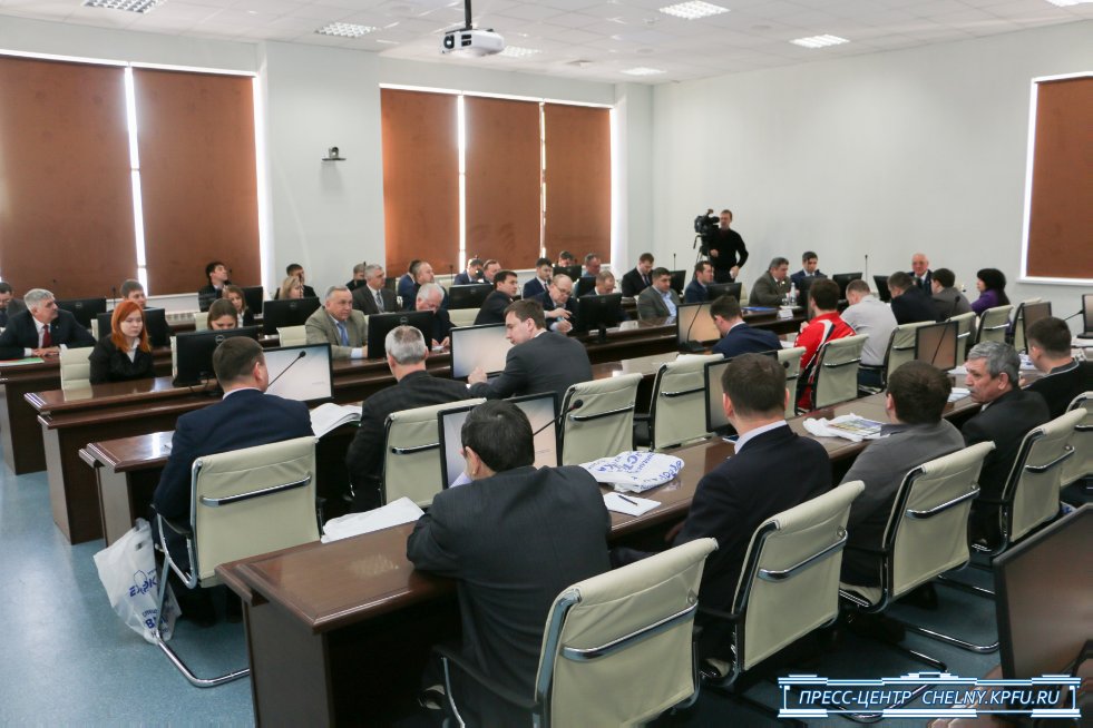 Рустам Минниханов: 'Наша стратегическая цель - это диверсификация экономики' Рустам Минниханов: 'Наша стратегическая цель - это диверсификация экономики'