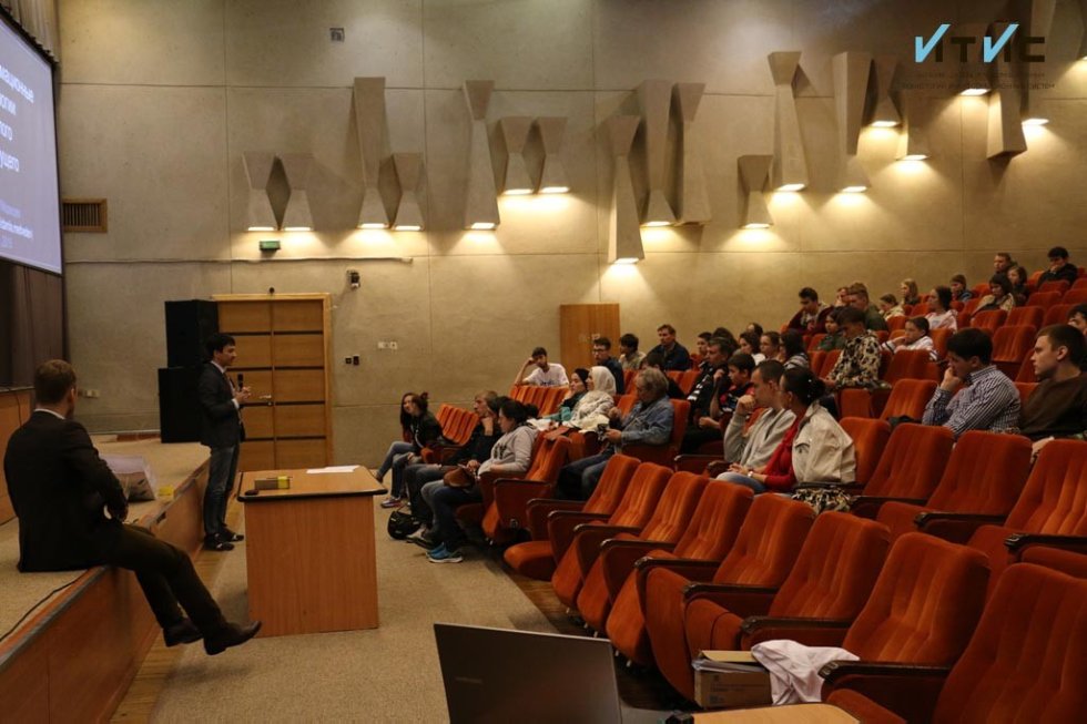 Заглянули в будущее IT вместе с Данилой Медведевым Заглянули в будущее IT вместе с Данилой Медведевым