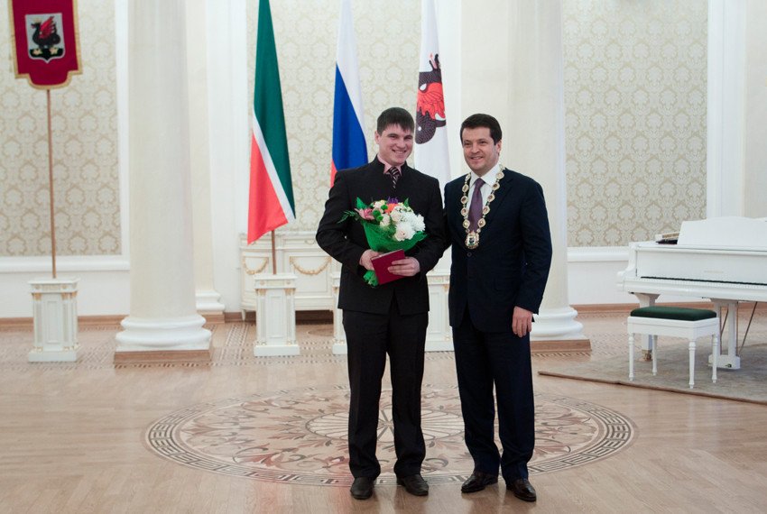 Тринадцать студентов и аспирантов Казанского университета удостоились именных стипендий мэра Ильсура Метшина Тринадцать студентов и аспирантов Казанского университета удостоились именных стипендий мэра Ильсура Метшина