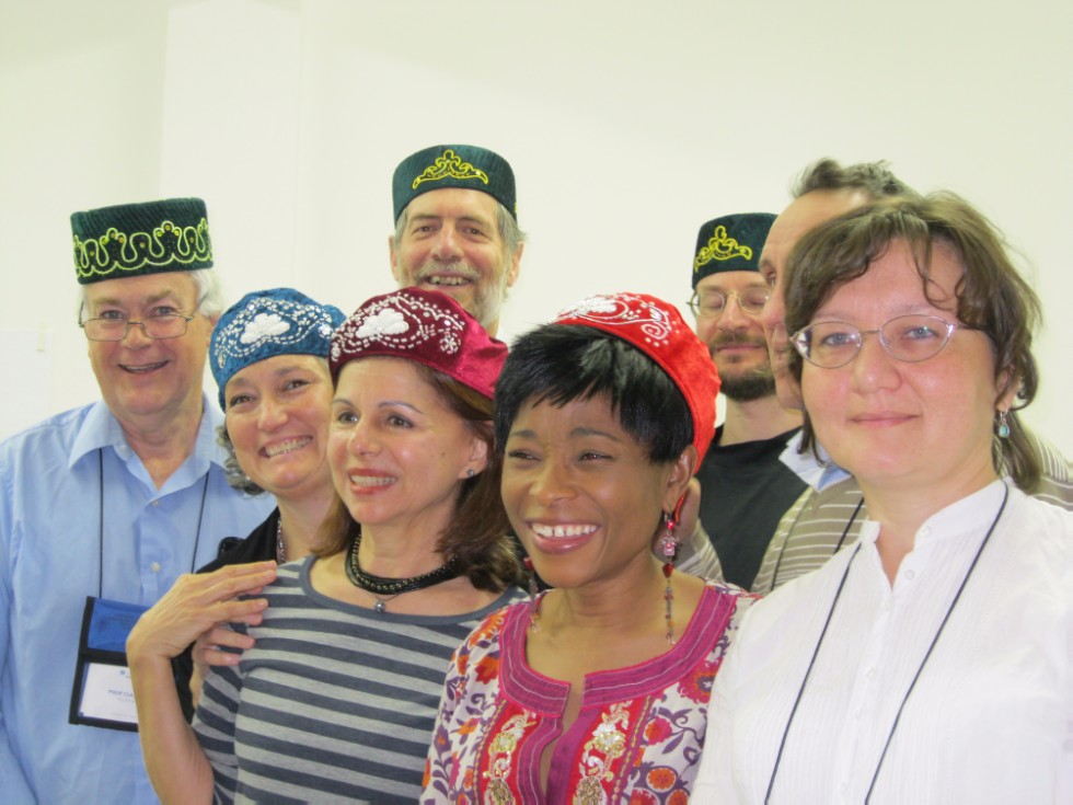 Посвящается году Н.И. Лобачевского. Международное сотрудничество математиков, лингвистов и педагогов дает свои результаты Посвящается году Н.И. Лобачевского. Международное сотрудничество математиков, лингвистов и педагогов дает свои результаты