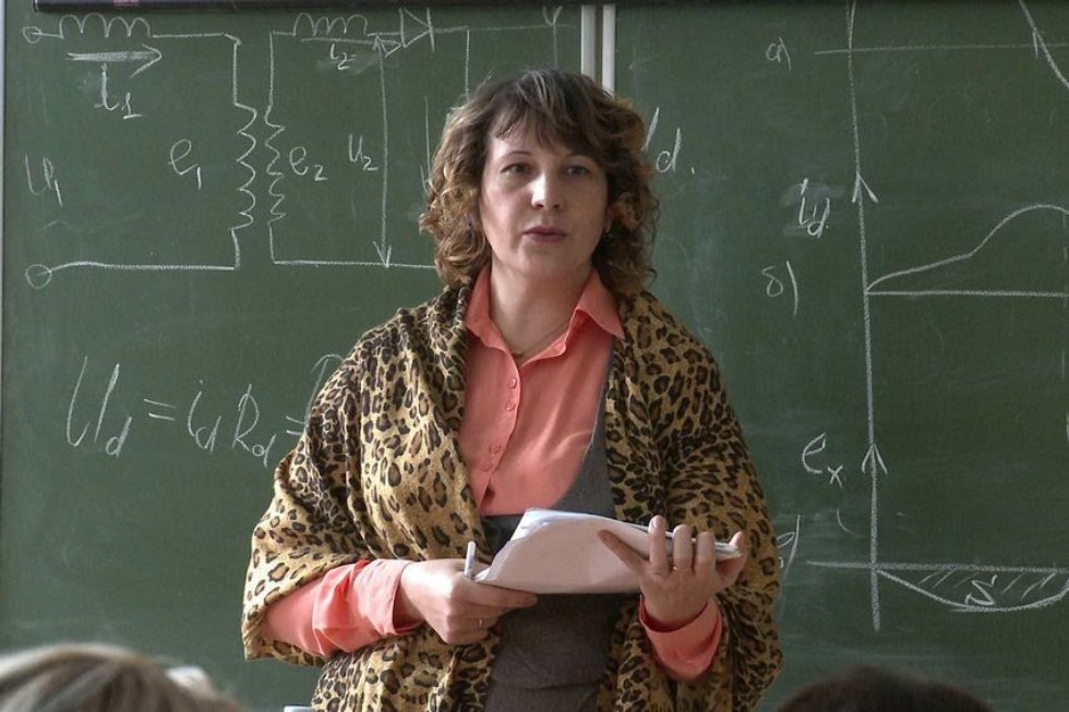 'Изучая новые языки, общаясь и обучая им других людей, мы служим делу мира' 'Изучая новые языки, общаясь и обучая им других людей, мы служим делу мира'