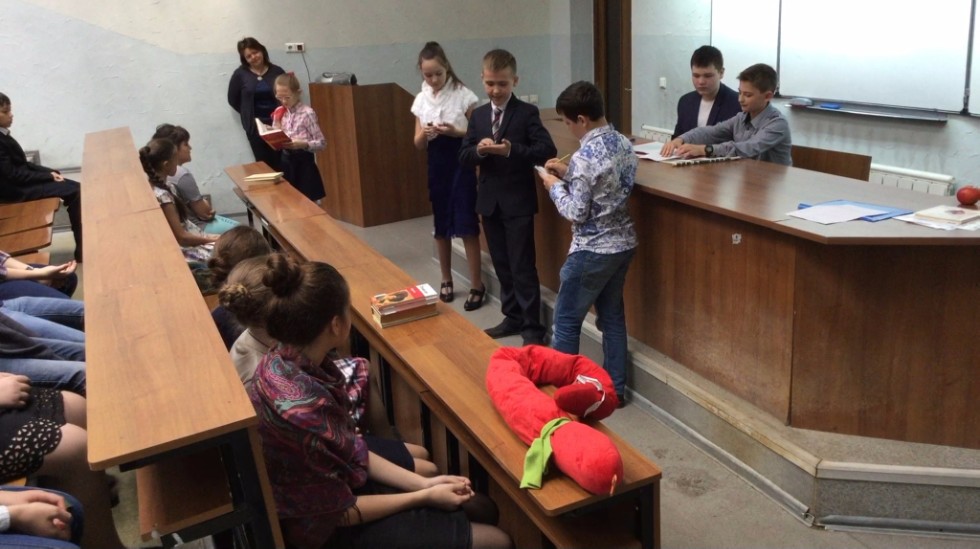 БУДУЩИЕ АБИТУРИЕНТЫ ЗАДАЮТ ВОПРОСЫ БУДУЩИМ УЧИТЕЛЯМ! БУДУЩИЕ АБИТУРИЕНТЫ ЗАДАЮТ ВОПРОСЫ БУДУЩИМ УЧИТЕЛЯМ!