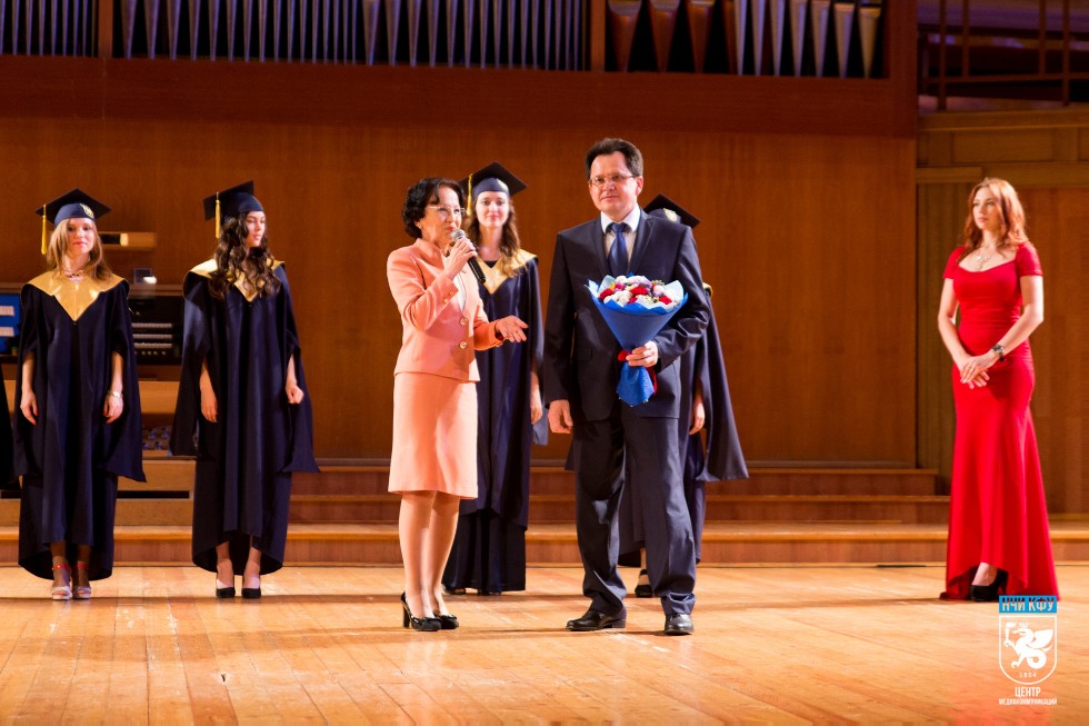 Чествование лучших выпускников КФУ в автограде Чествование лучших выпускников КФУ в автограде