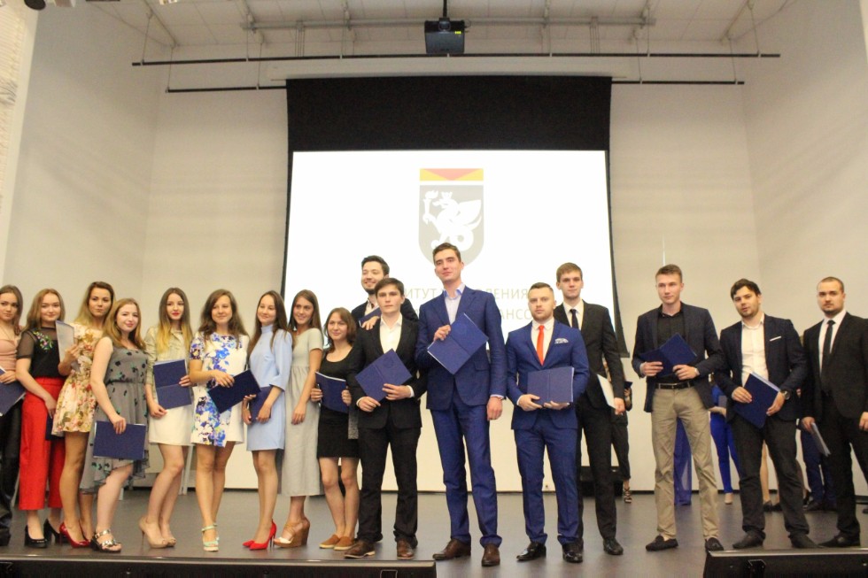 Поздравляем выпускников ИУЭФ - 2017! Поздравляем выпускников ИУЭФ - 2017!