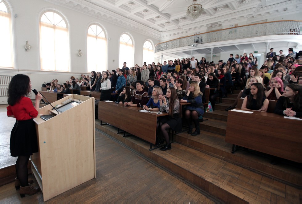 'Шекспириада-2017': в КФУ прошел флешмоб, приуроченный ко Дню английского языка 'Шекспириада-2017': в КФУ прошел флешмоб, приуроченный ко Дню английского языка