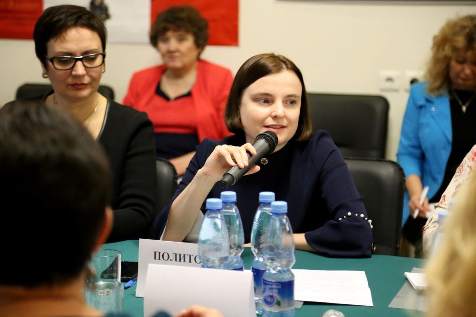 Система общественных ценностей глазами современной женщины: обсуждение и дебаты на круглом столе в Кремле. Система общественных ценностей глазами современной женщины: обсуждение и дебаты на круглом столе в Кремле.