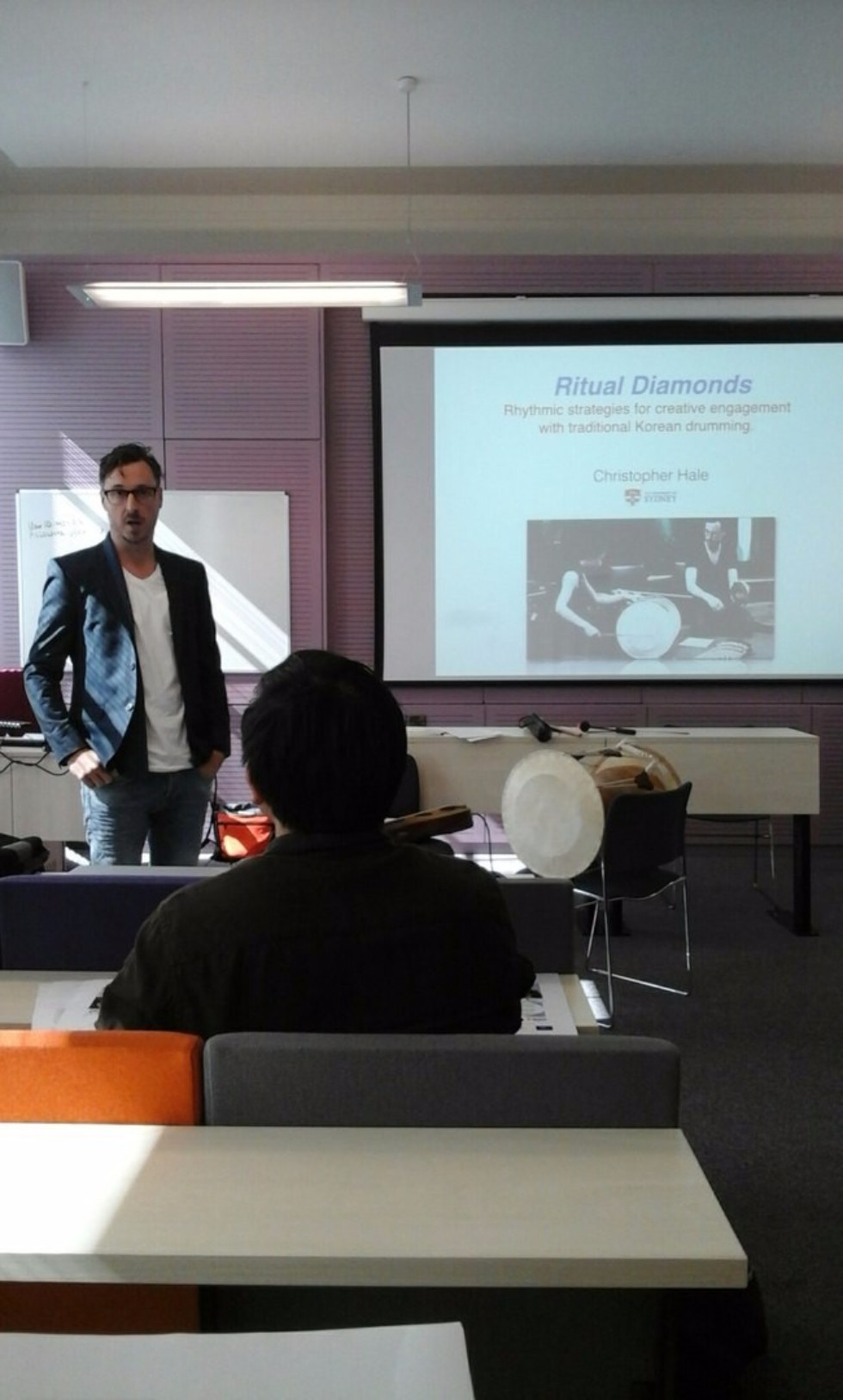 Международный Симпозиум 'Присутствие через звук: место и современная музыка Восточной Азии' Международный Симпозиум 'Присутствие через звук: место и современная музыка Восточной Азии'