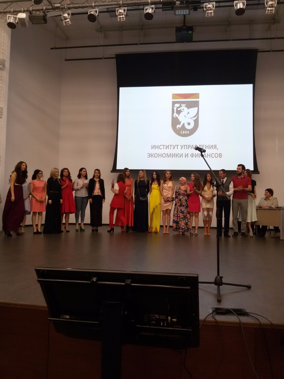 Вручение дипломов выпускникам Института управления, экономики и финансов заочной формы обучения Вручение дипломов выпускникам Института управления, экономики и финансов заочной формы обучения