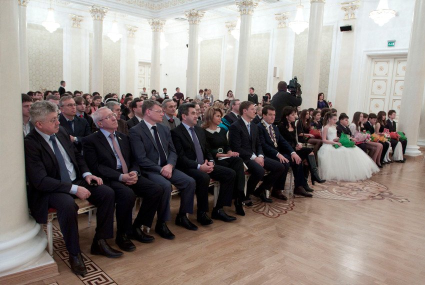 Тринадцать студентов и аспирантов Казанского университета удостоились именных стипендий мэра Ильсура Метшина Тринадцать студентов и аспирантов Казанского университета удостоились именных стипендий мэра Ильсура Метшина