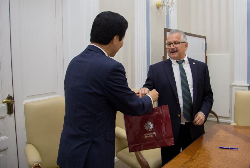 КФУ и Университет Кимчхон (Республика Корея) подписали меморандум о взаимопонимании КФУ и Университет Кимчхон (Республика Корея) подписали меморандум о взаимопонимании