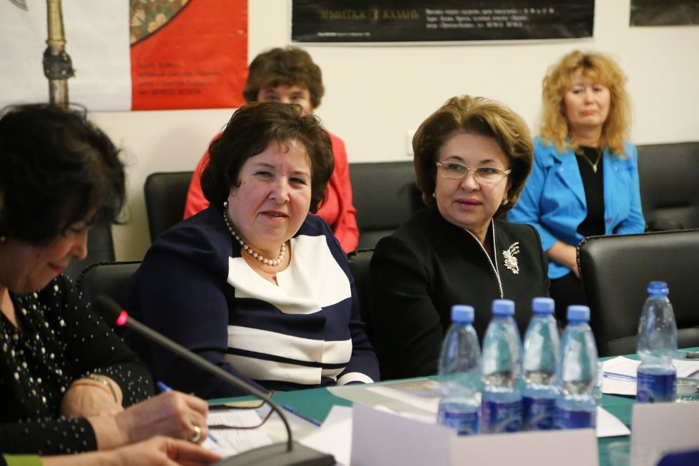 Система общественных ценностей глазами современной женщины: обсуждение и дебаты на круглом столе в Кремле. Система общественных ценностей глазами современной женщины: обсуждение и дебаты на круглом столе в Кремле.