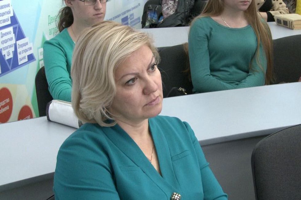 'Изучая новые языки, общаясь и обучая им других людей, мы служим делу мира' 'Изучая новые языки, общаясь и обучая им других людей, мы служим делу мира'