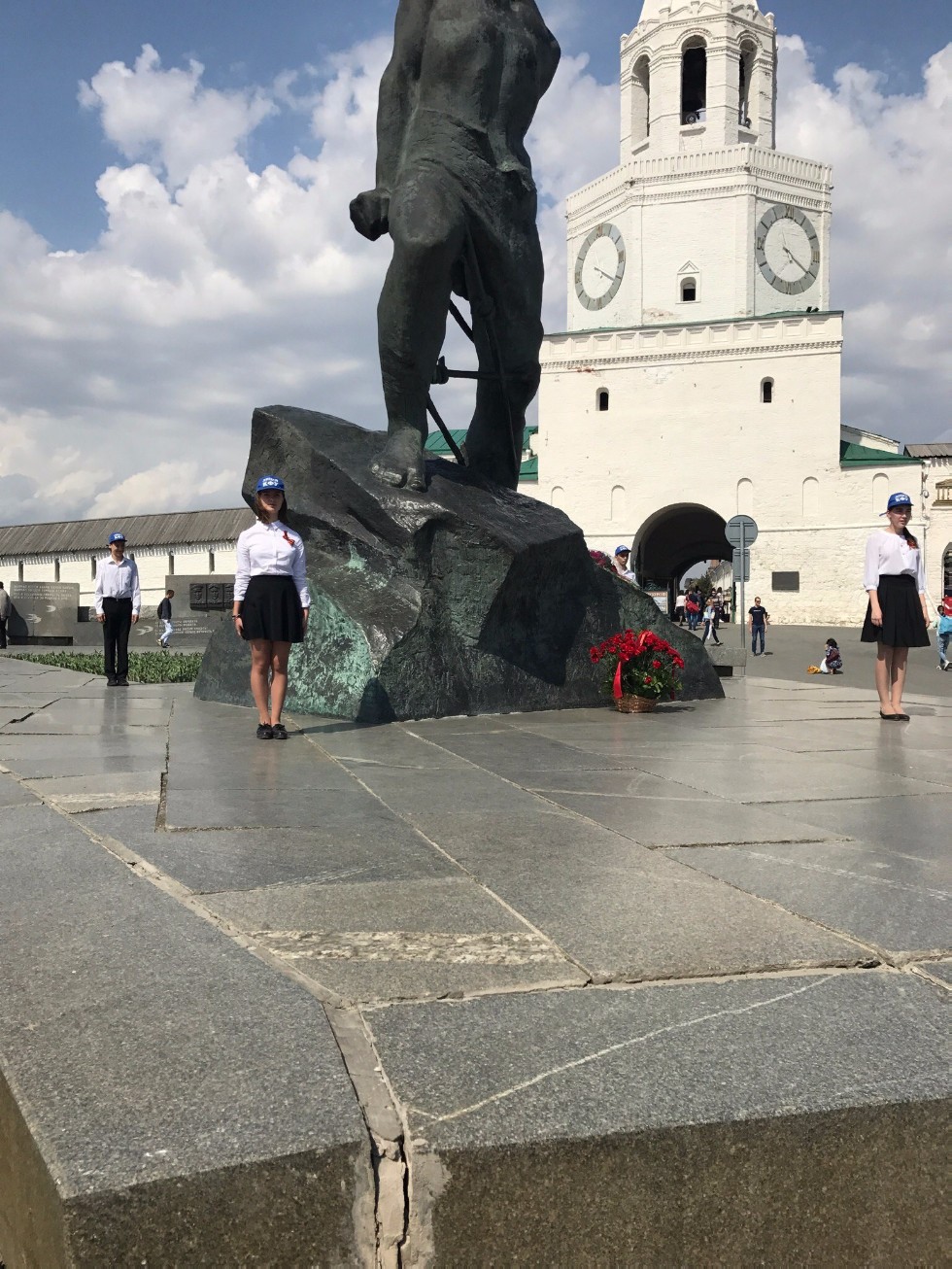 Учащиеся 8Д класса приняли участие в Вахте Памяти Учащиеся 8Д класса приняли участие в Вахте Памяти