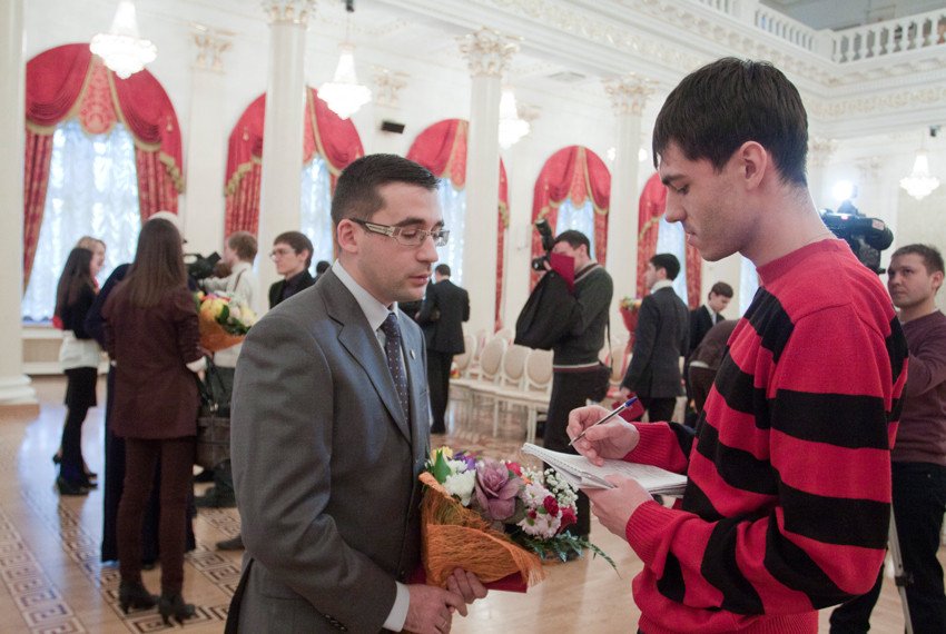 Тринадцать студентов и аспирантов Казанского университета удостоились именных стипендий мэра Ильсура Метшина Тринадцать студентов и аспирантов Казанского университета удостоились именных стипендий мэра Ильсура Метшина