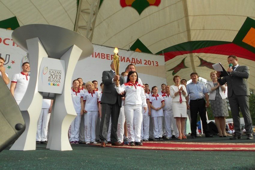 A student of KFU branch in Elabuga lit the Universiade Flame in Bugulma