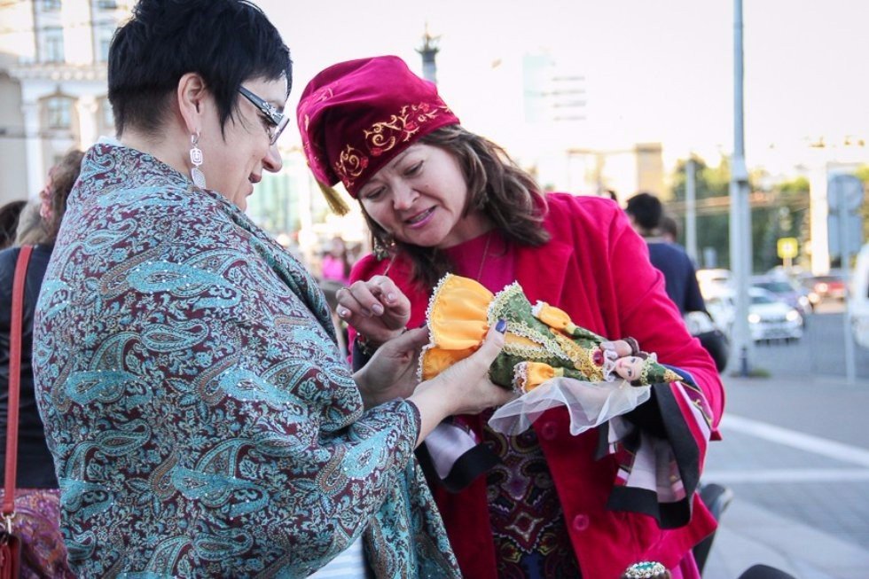 Science Night ? Hand-Made Dolls, Public Lectures and Mandala Drawings Science Night ? Hand-Made Dolls, Public Lectures and Mandala Drawings