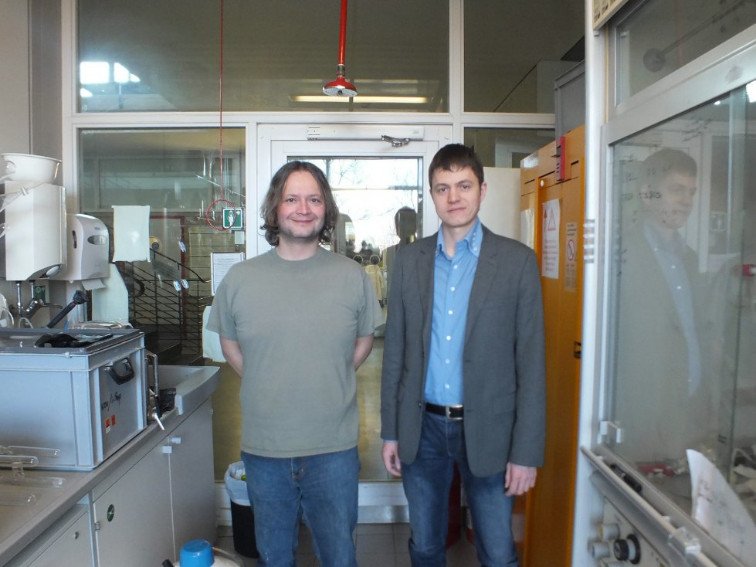 Professor Varfolomeev eliminates all differences between Russian and German laboratories