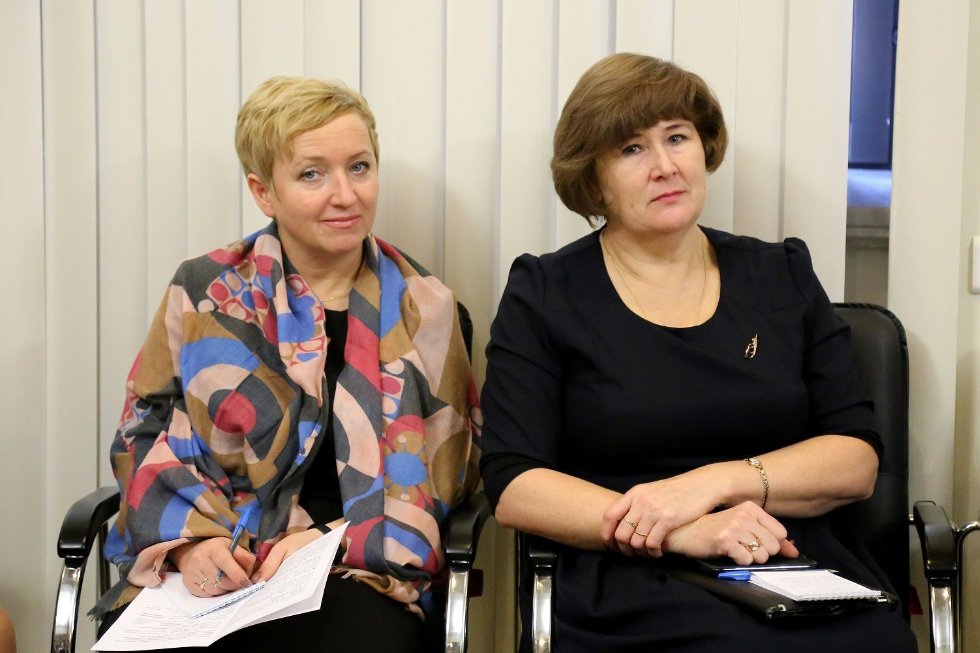 Система общественных ценностей глазами современной женщины: обсуждение и дебаты на круглом столе в Кремле. Система общественных ценностей глазами современной женщины: обсуждение и дебаты на круглом столе в Кремле.