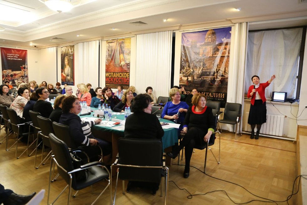 Система общественных ценностей глазами современной женщины: обсуждение и дебаты на круглом столе в Кремле. Система общественных ценностей глазами современной женщины: обсуждение и дебаты на круглом столе в Кремле.