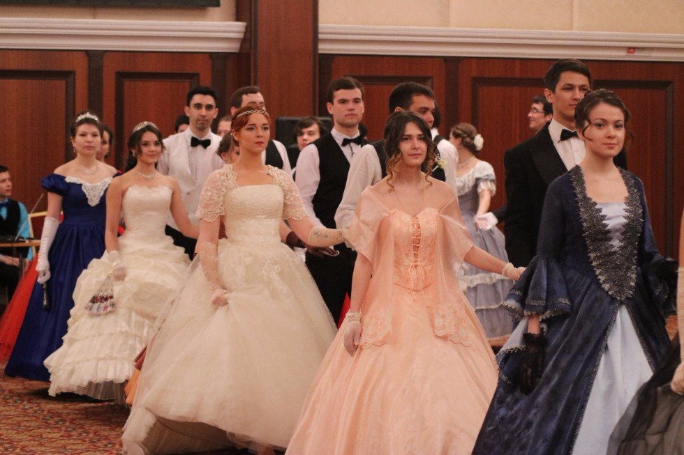 Sumptuous Spring Ball Revives Nineteenth Century Atmosphere
