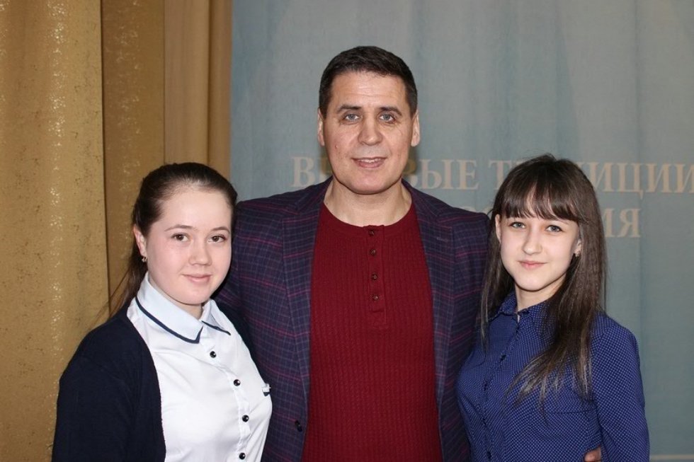 Виль Усманов стал гостем Елабужского института КФУ Виль Усманов стал гостем Елабужского института КФУ