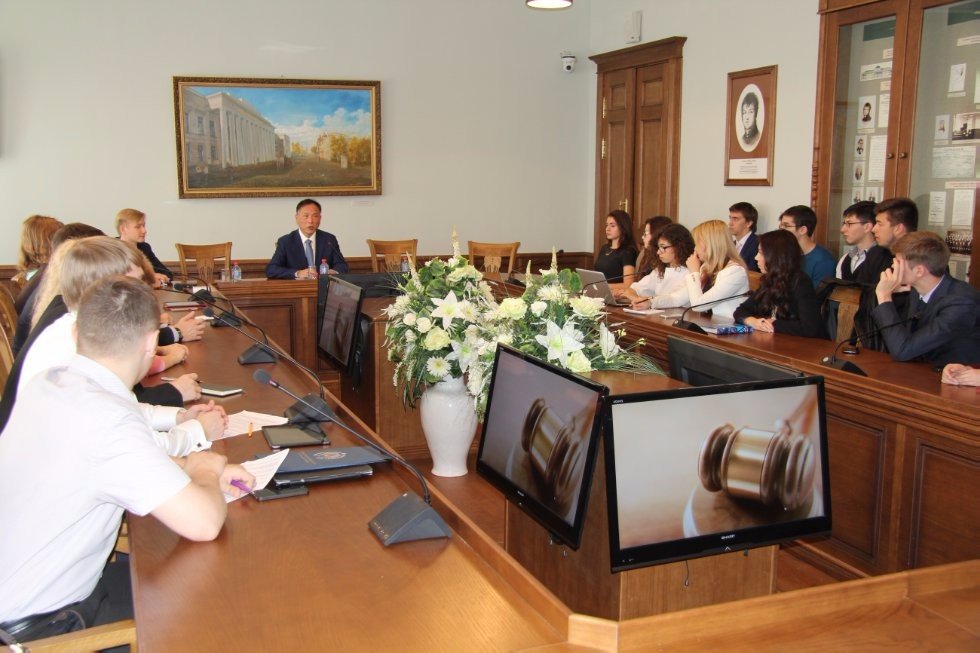 Professor of Fudan University Yang Xinyu Gives Lecture at Faculty of Law