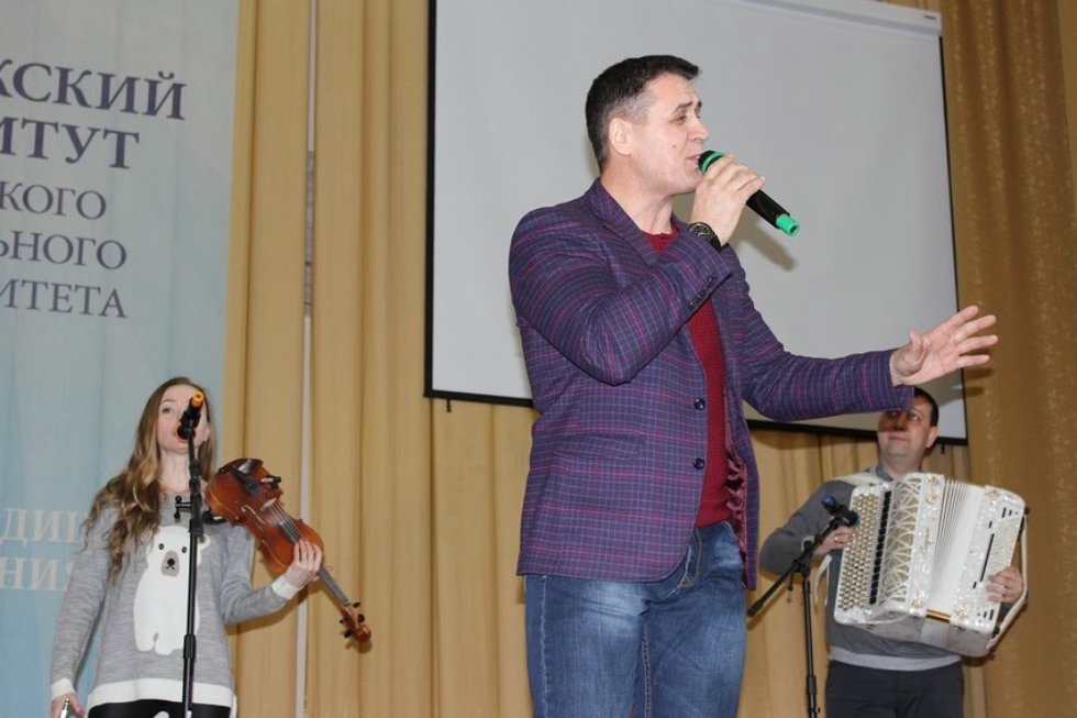 Виль Усманов стал гостем Елабужского института КФУ Виль Усманов стал гостем Елабужского института КФУ