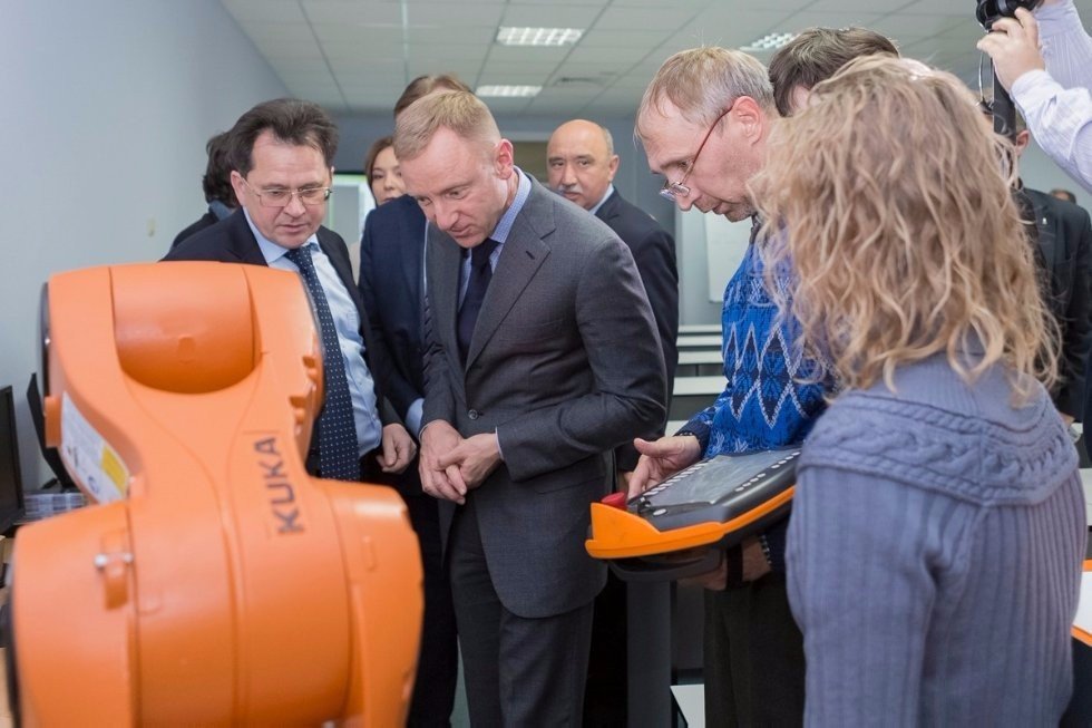 Minister of Education and Science Dmitry Livanov Visits Kazan University Engineering Center in Naberezhnye Chelny