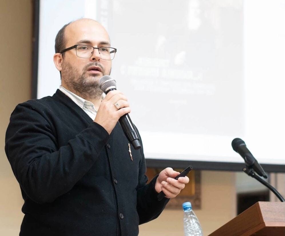 Доцент кафедры религиоведения КФУ к.ист.н. Михайлов Андрей Юрьевич стал лауреатом премии памяти митрополита Московского и Коломенского Макария (Булгакова) за 2023 год Доцент кафедры религиоведения КФУ к.ист.н. Михайлов Андрей Юрьевич стал лауреатом премии памяти митрополита Московского и Коломенского Макария (Булгакова) за 2023 год