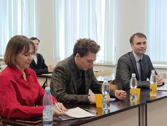 Сотрудник Химического института посетил Губернаторский лицей №100 г. Ульяновска Сотрудник Химического института посетил Губернаторский лицей №100 г. Ульяновска