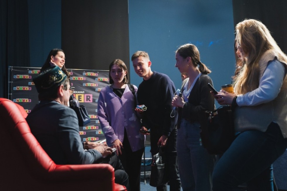 Журналист, публицист и писатель Радик Амиров встретился с первокурсниками Высшей школы журналистики Журналист, публицист и писатель Радик Амиров встретился с первокурсниками Высшей школы журналистики