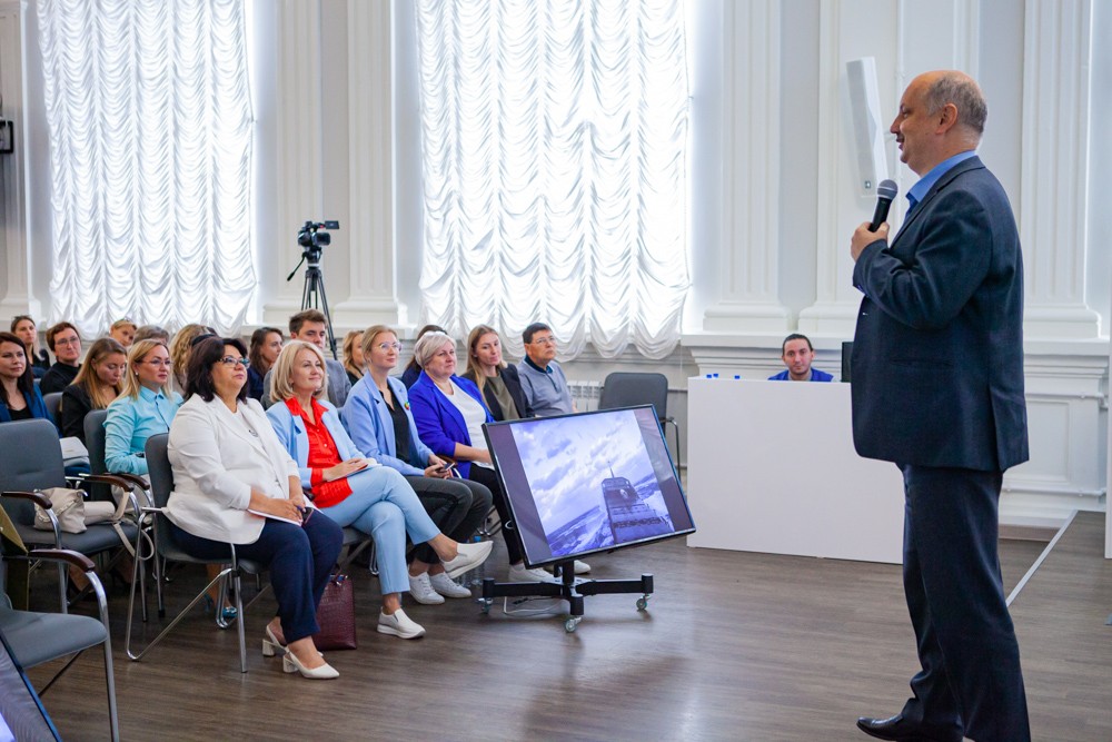 В Елабужском институте КФУ прошла встреча с Голубицким А.В., директором МБОУ СОШ 'Школа будущего' В Елабужском институте КФУ прошла встреча с Голубицким А.В., директором МБОУ СОШ 'Школа будущего'