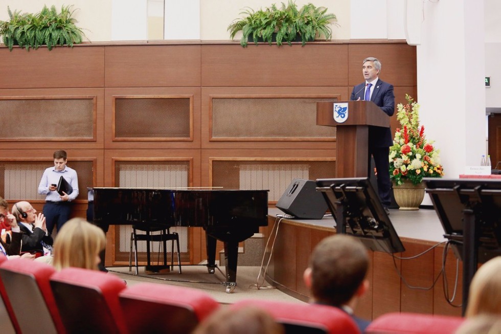 Economics of Football Discussed at the Institute of Management, Economics and Finance Economics of Football Discussed at the Institute of Management, Economics and Finance