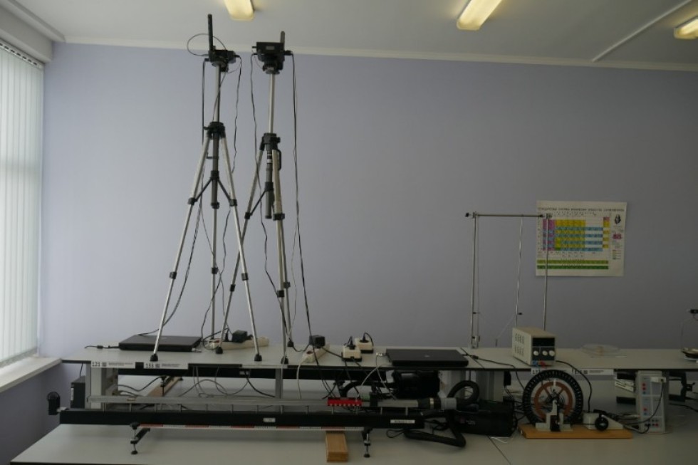 Practice in mechanics (laboratory �� 706, 707)