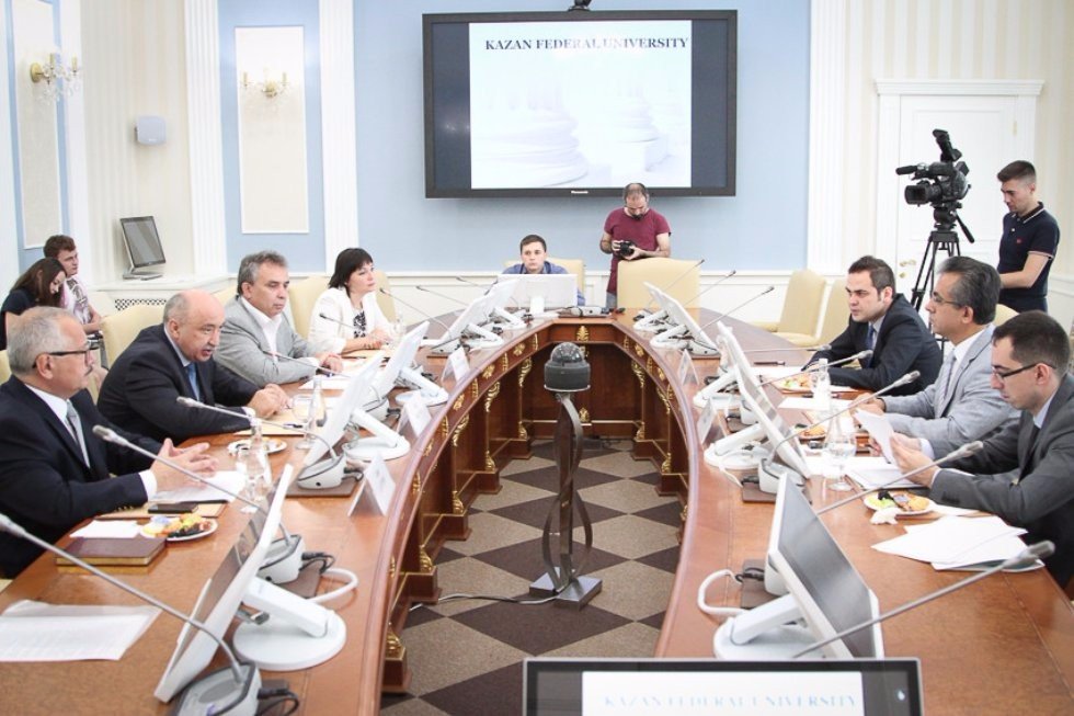 Chairman of the Yunus Emre Institute Hayati Develi Visits KFU