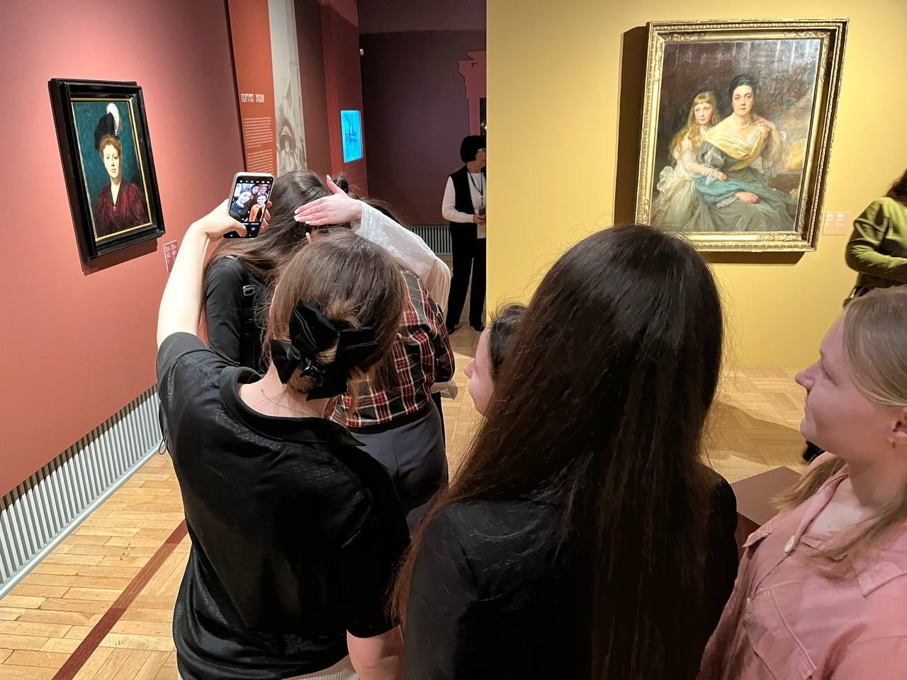 Первокурсники кафедры дошкольного образования посетили выставку 'Прекрасная эпоха. Европейское искусство рубежа XIX?XX вв.' Первокурсники кафедры дошкольного образования посетили выставку 'Прекрасная эпоха. Европейское искусство рубежа XIX?XX вв.'