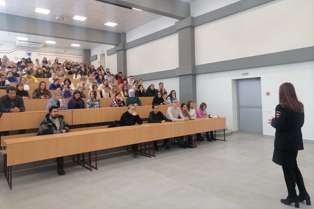 Встреча с представителями МВД состоялась в Елабужском институте КФУ Встреча с представителями МВД состоялась в Елабужском институте КФУ