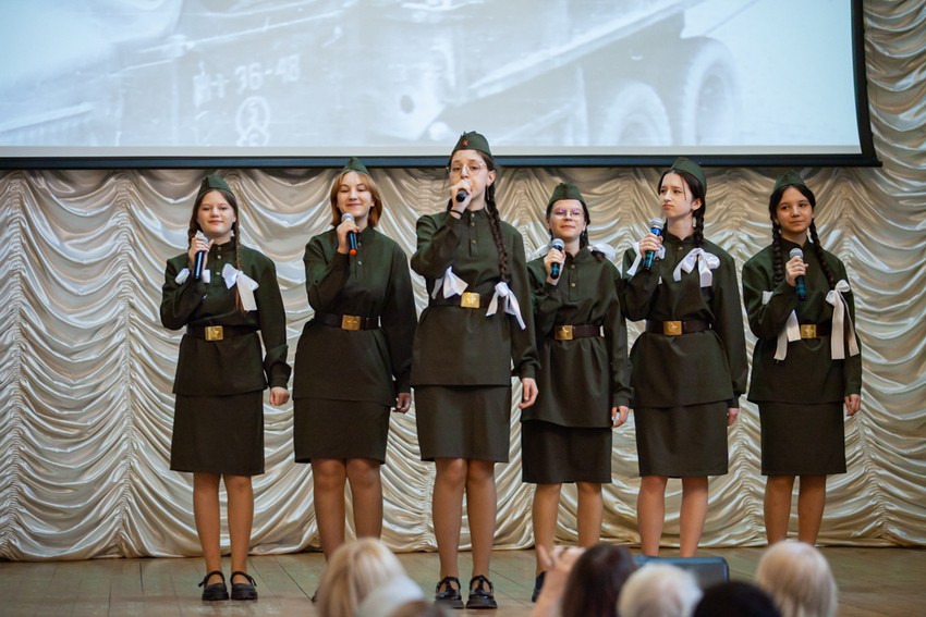 Митинг, премьера, Бессмертный полк: День Победы отметили в Елабужском институте КФУ Митинг, премьера, Бессмертный полк: День Победы отметили в Елабужском институте КФУ