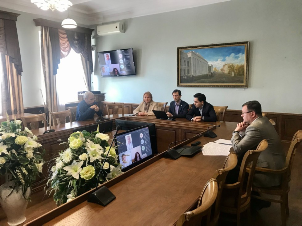 Прошла работа международного научного круглого стола 'История возникновения государства и права у народов Евразии' Прошла работа международного научного круглого стола 'История возникновения государства и права у народов Евразии'