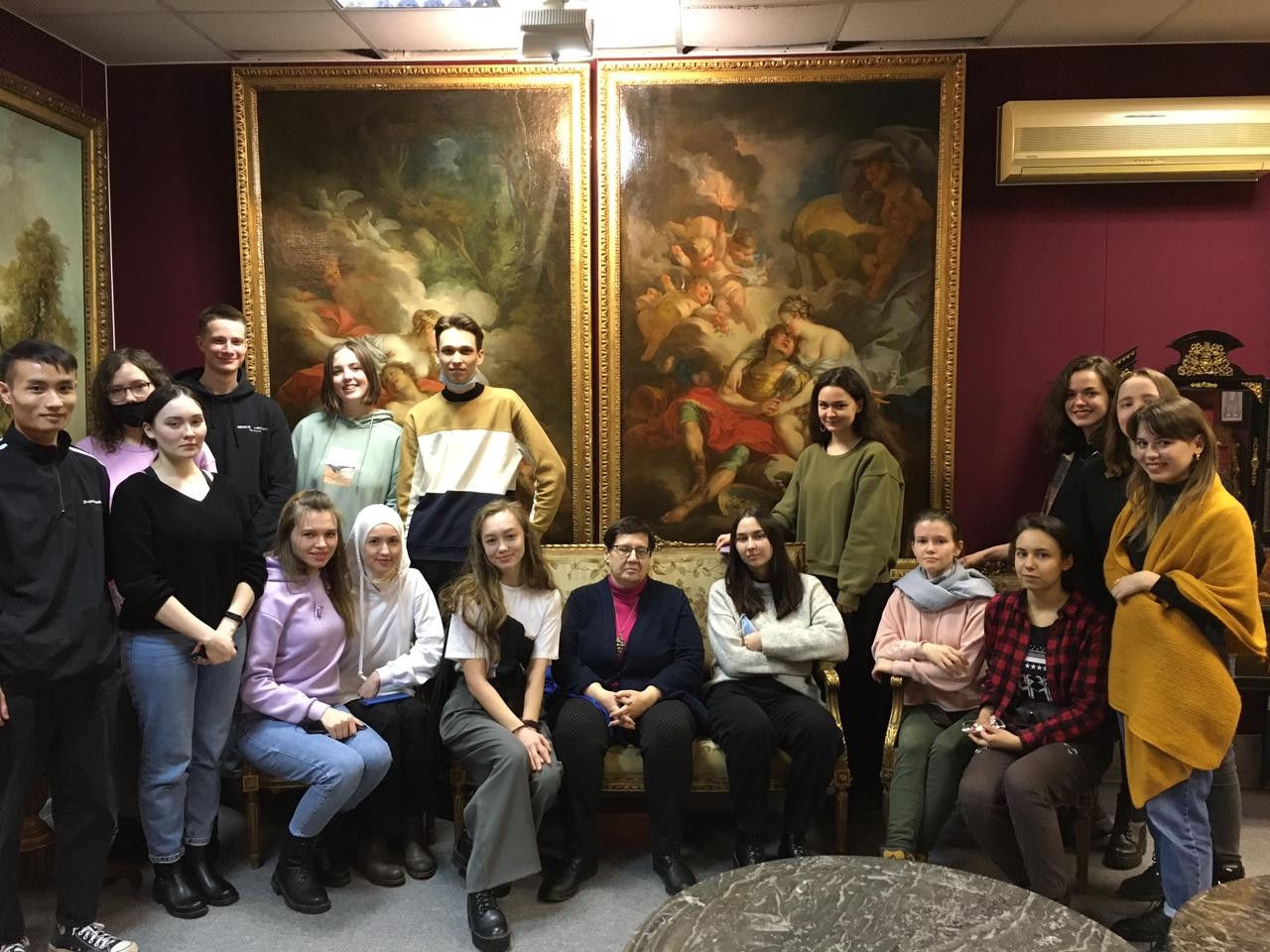 Культурологи посетили музей антиквариата Культурологи посетили музей антиквариата