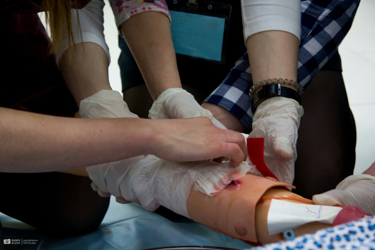 В КФУ провели первый турнир среди студентов по оказанию первой медицинской помощи В КФУ провели первый турнир среди студентов по оказанию первой медицинской помощи