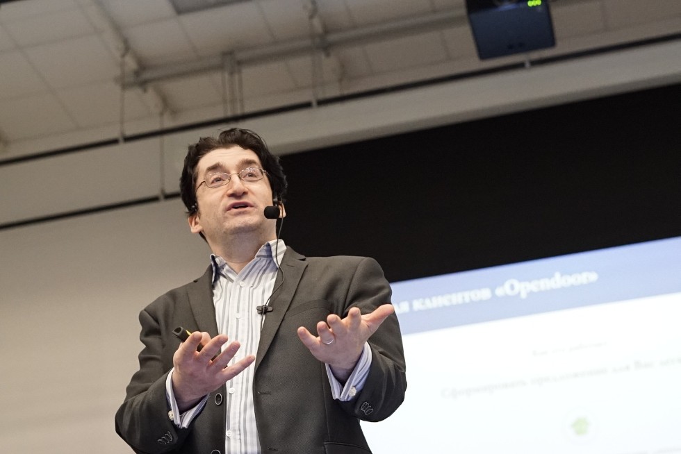 Профессор Стэнфордского университета рассказал в КФУ о глобальных инновационных трендах 2019 года Профессор Стэнфордского университета рассказал в КФУ о глобальных инновационных трендах 2019 года