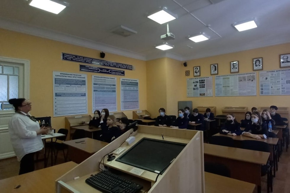 Старшеклассники ОШ 'Университетская' приняли участие в мероприятии, приуроченном ко дню экспертно-криминалистической службы МВД России