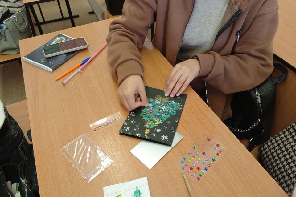 Студенты Елабужского института КФУ создали новогодние картины в необычной технике Студенты Елабужского института КФУ создали новогодние картины в необычной технике