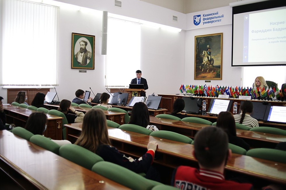 Генеральный консул Республики Узбекистан провел встречу со студентами ИМО