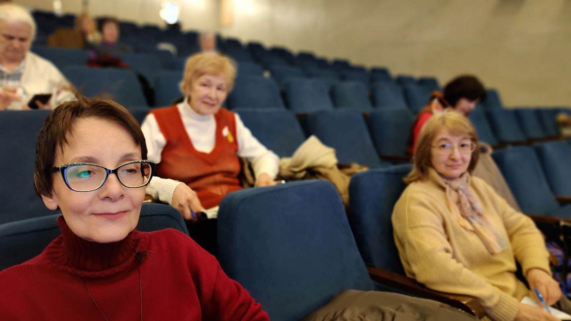 Студенты серебряного возраста продолжают знакомство с историей Казани Студенты серебряного возраста продолжают знакомство с историей Казани